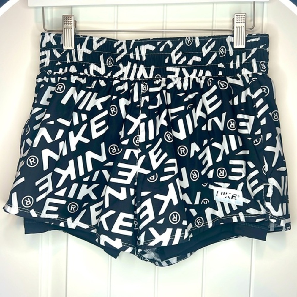 EUC Nike Women’s shorts - Small